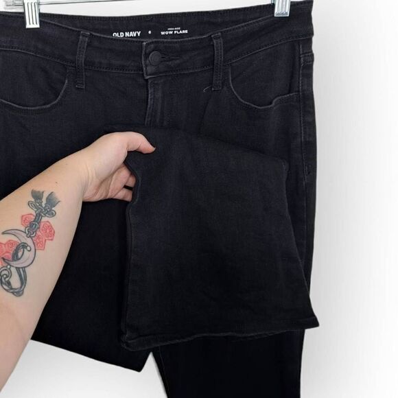 Old Navy Women's High Rise Wow Flare Jeans in Black Jack size 6 - Picture 4 of 8